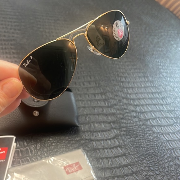 Ray Ban with Gold Frame Polarized Aviator Green Lenses  - RAY BAN 3025 - Picture 6 of 10